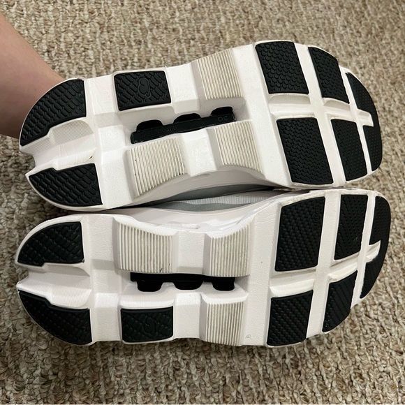 Womens On Cloudmonster Shoes - Picture 6 of 7